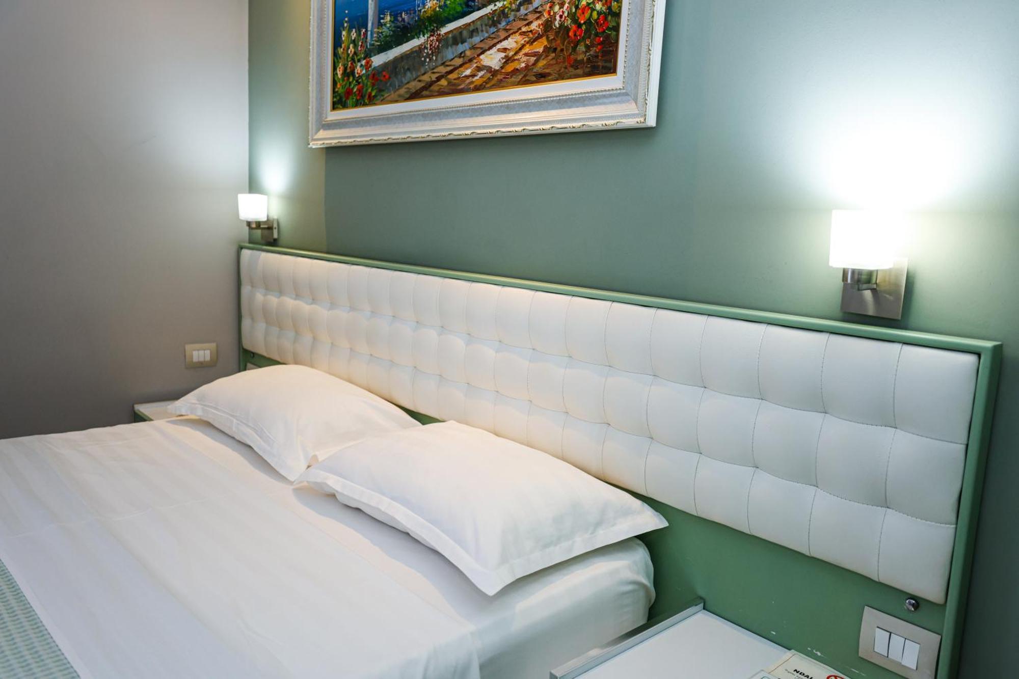 Hotel Center 4*