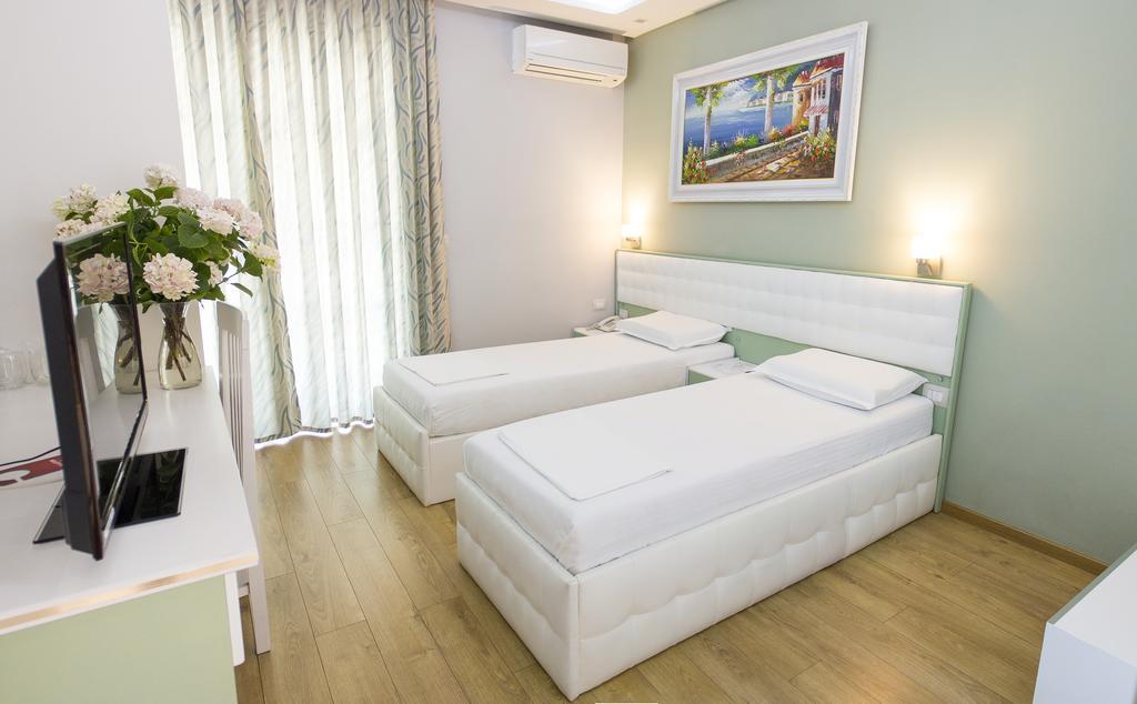 Center 4* Tirana